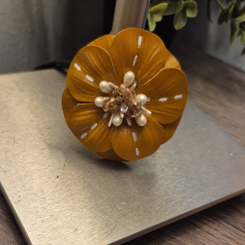 Leather Statement Flower Brooch With Embellishments And Faux Pearls Vintage? - Picture 3 of 9